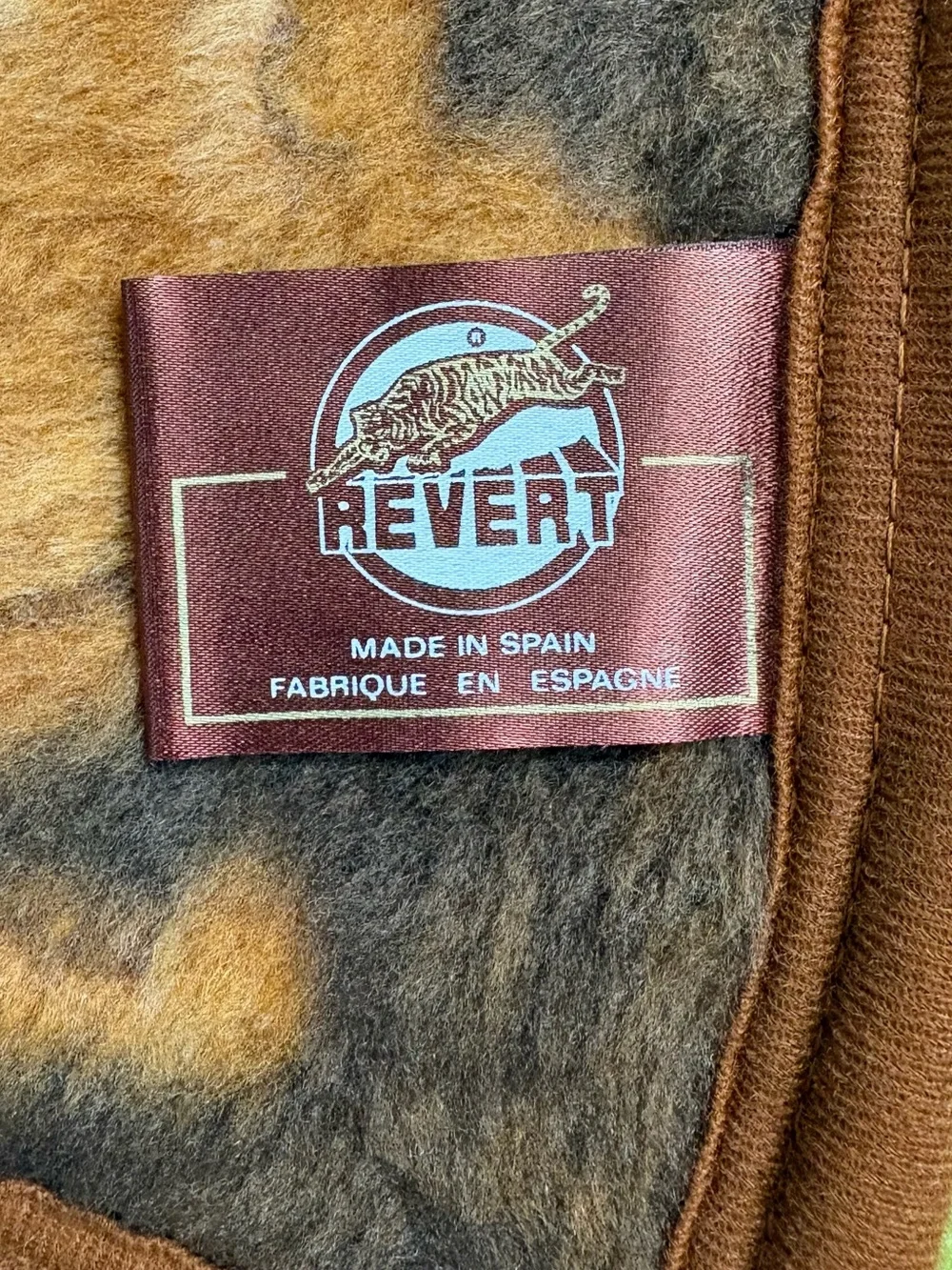 MINT!! VINTAGE 70s Neutral Colors REVERT Acrylic Deep Pile UNICORN Blanket THROW